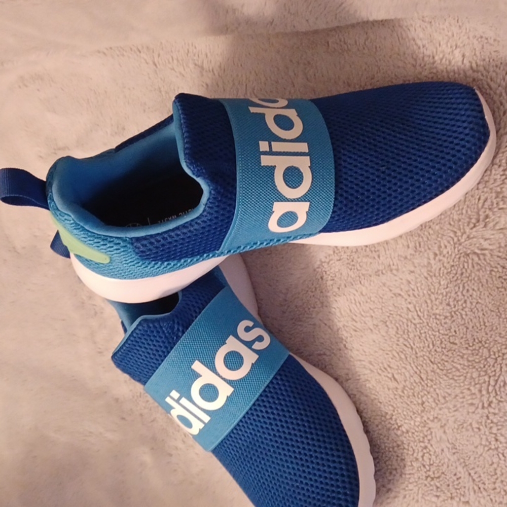 Adidas, NWOT,boys slide on, sneakers size 6 1/2 Blue and white
